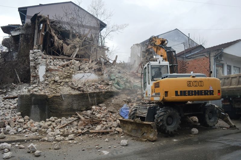 ЛС Кавадарци / Изградба на потпорен зид, и рушење на  стара куќа на  улица „Кукушка“