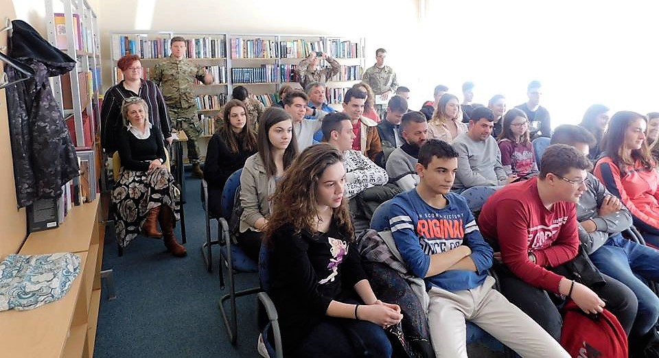 Библиотека Феткин / Презентација на АРМ и НАТО
