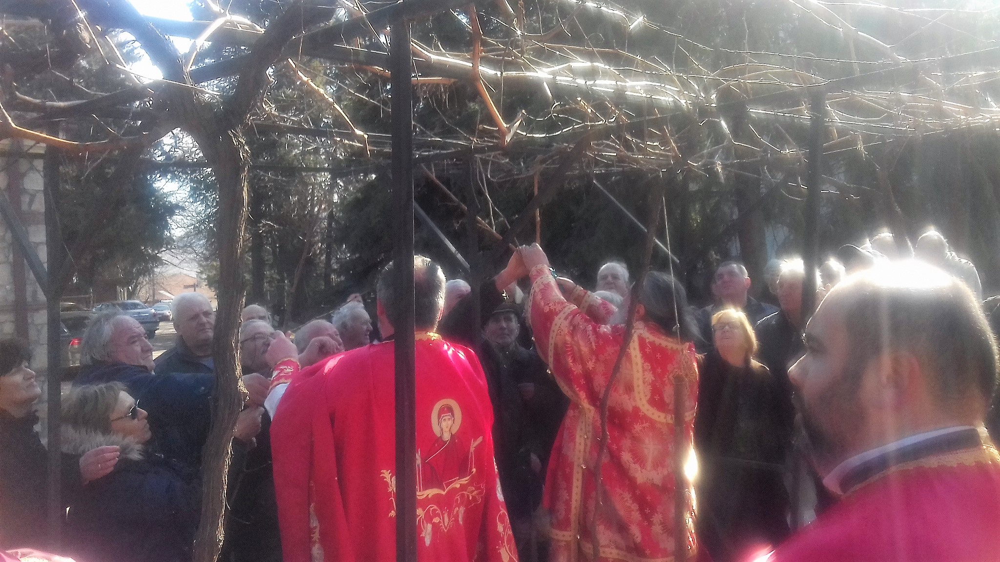 / Видео /  Владиката Агатангел ги закроја црковните лози во Храмот „Св. Димитрија„