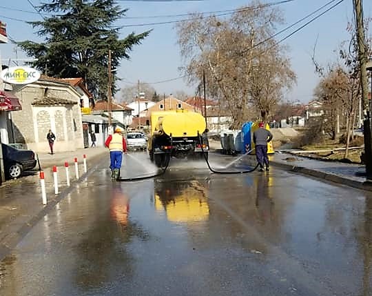 Голема акција за перење на улиците во градот