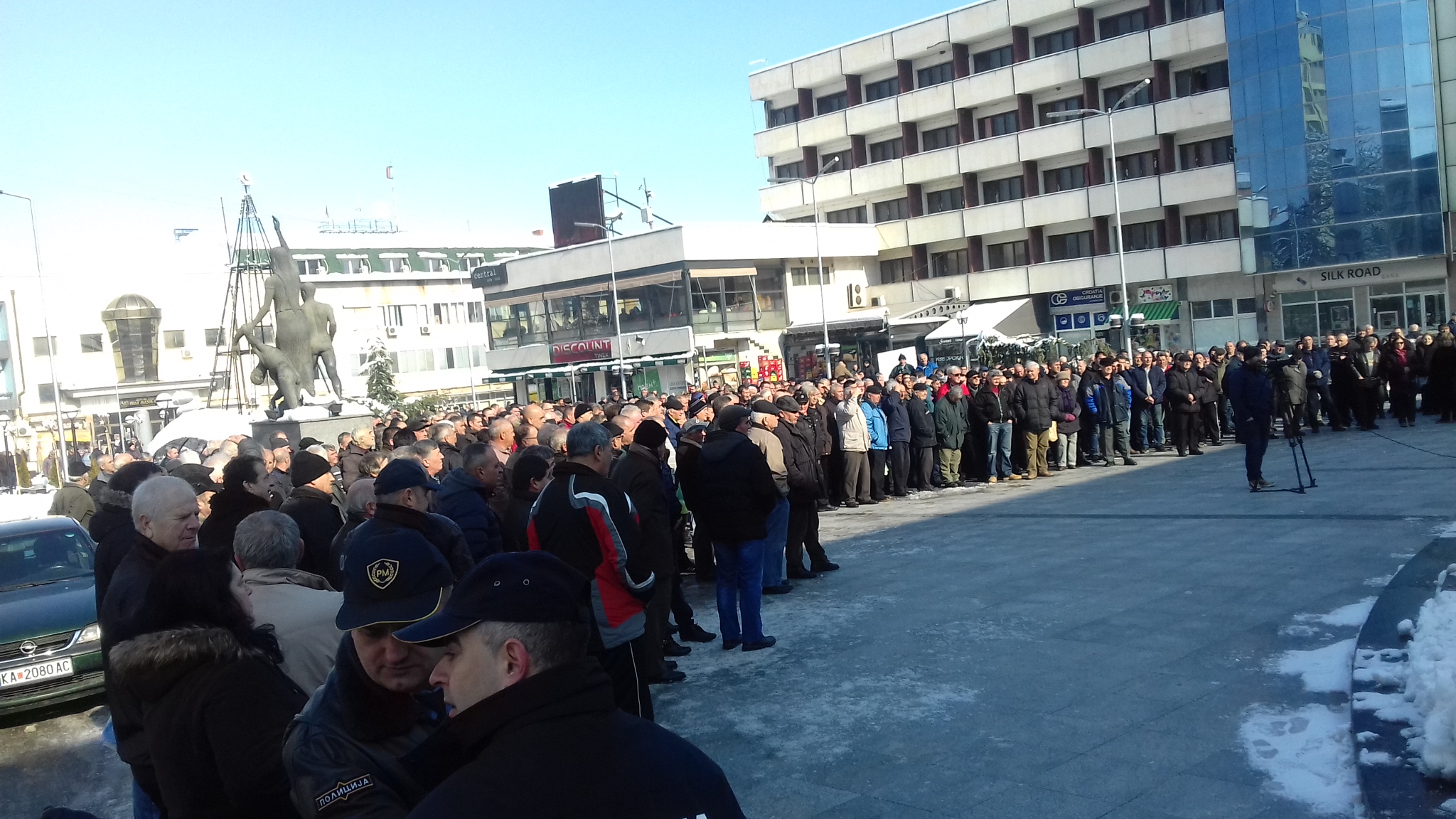 Фото / Протест на лозарите на Градскиот плоштад во Кавадарци