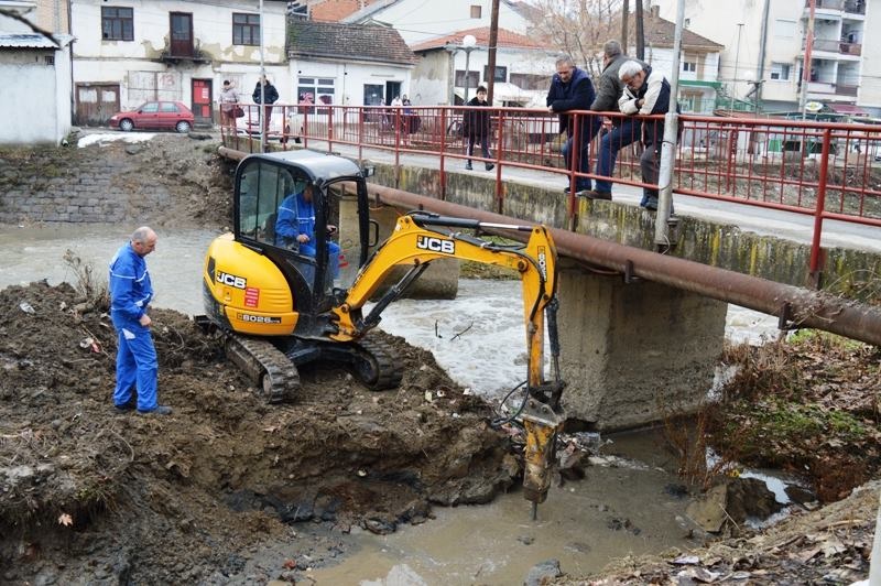 ЛС- Кавадари / Започна урбанизација на кејот во Ваташа