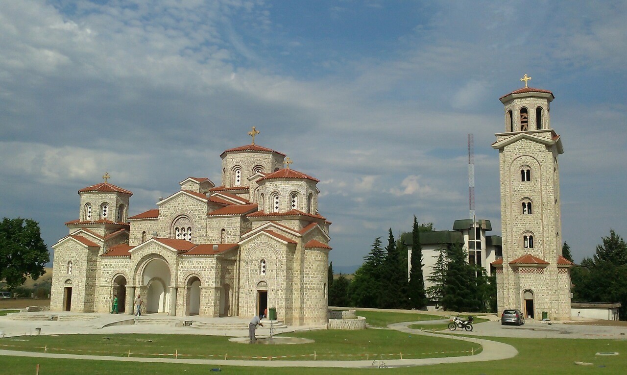 Православните христијани денеска ja празнуваат Света Петка- летна