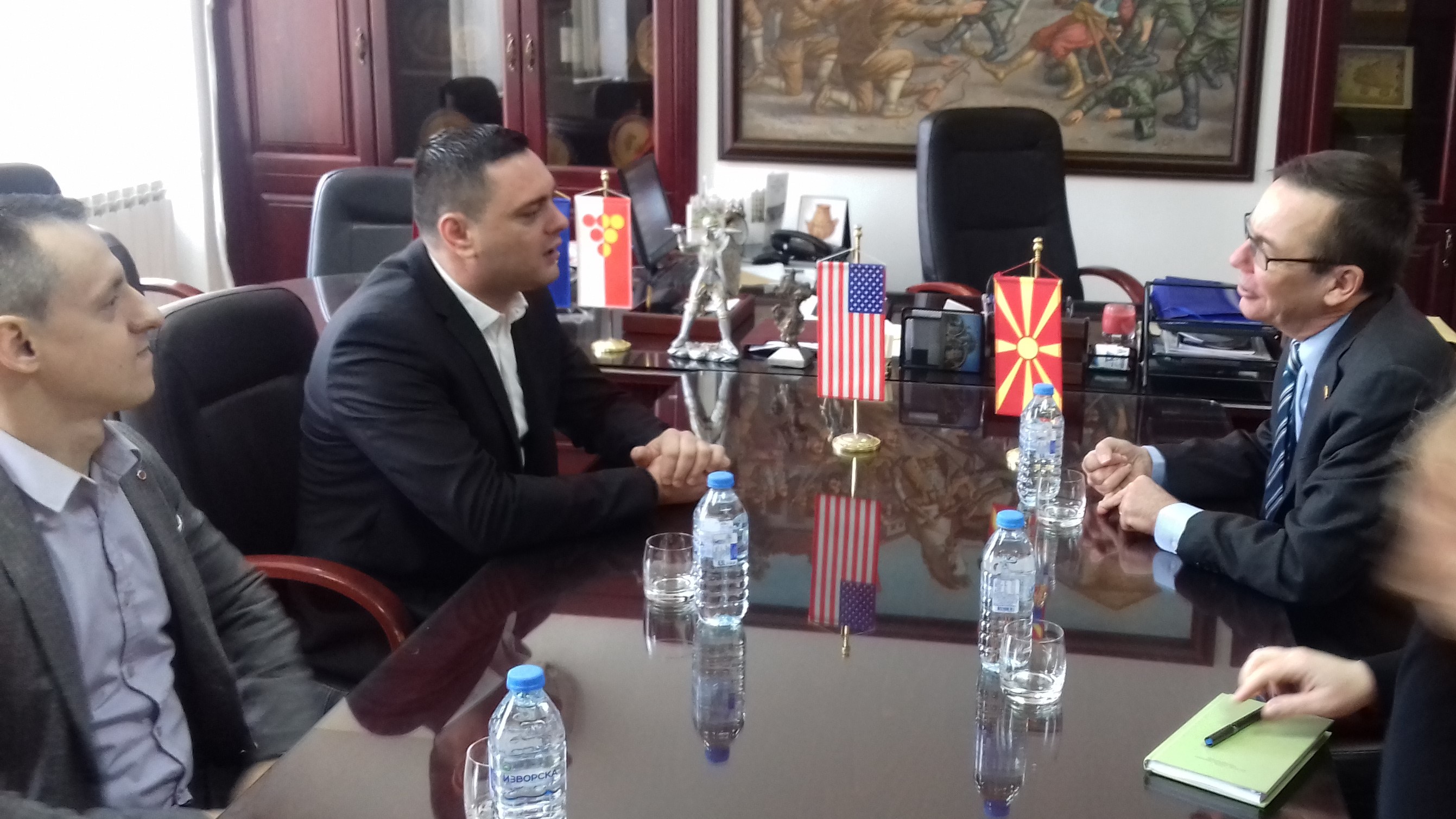 (Видео) Амбасадорот на САД во Кавадарци