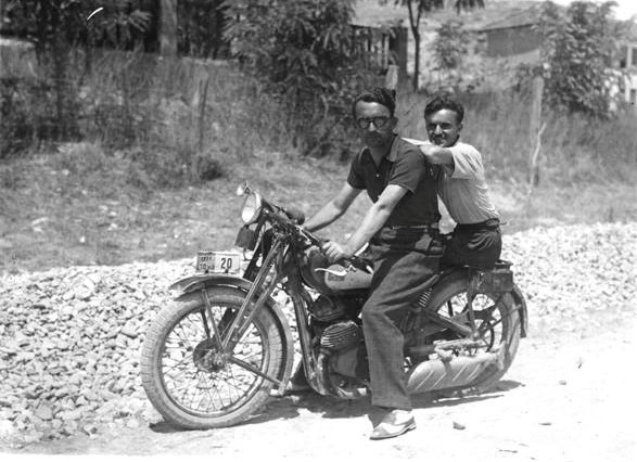Стари фотографии на Кавадарци-Првиот мотоциkлист