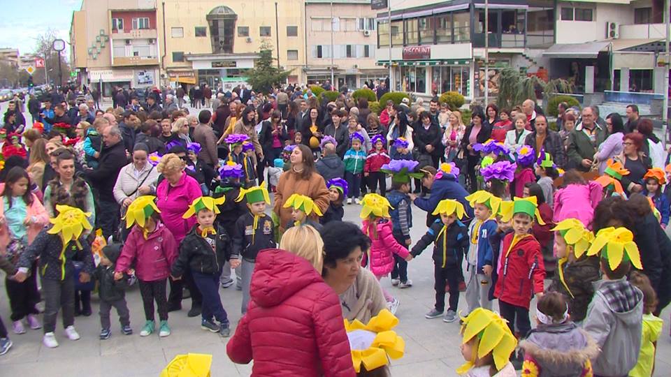 (Видео) Денот на пролетта на Градскиот плоштад во Кавадарци