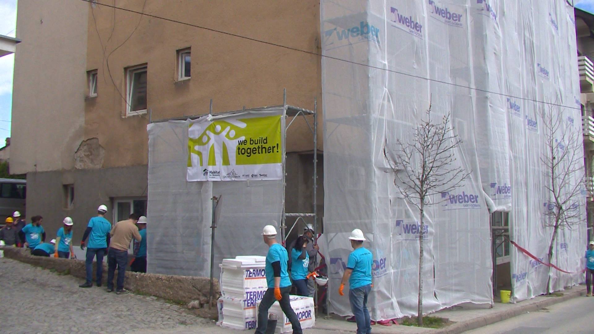 (Видео)Пензионерски добива нова термо фасада