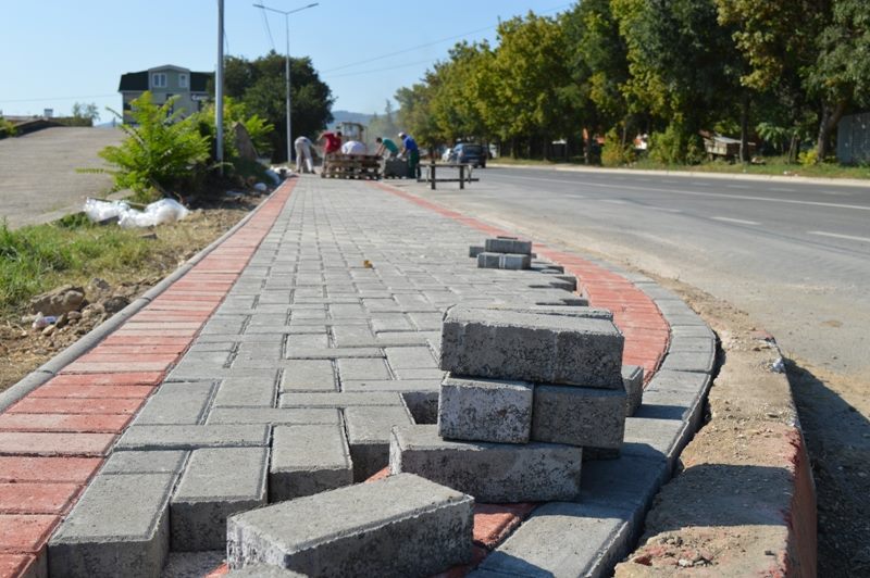 Локaлна самоуправа Kaвадарци / Нови тротоари на „Западен Булевар„