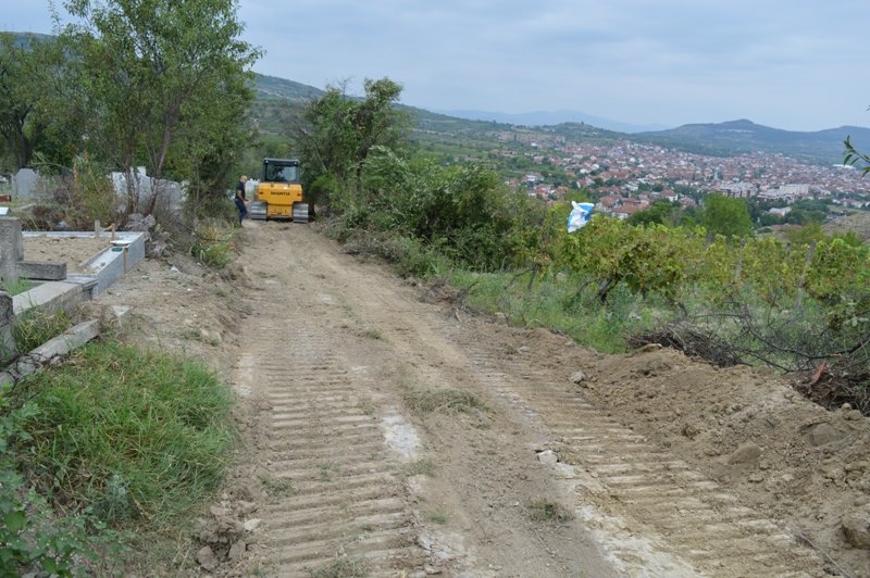 Локална самоуправа Кавадарци / Проширување на патот кај Ваташките гробишта