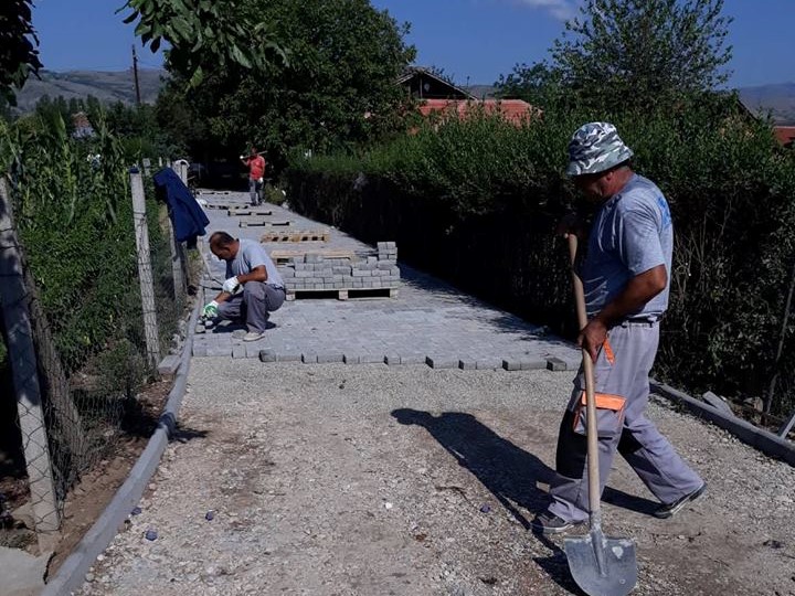 /Фото/ Општина Росоман започна со изградба на улици