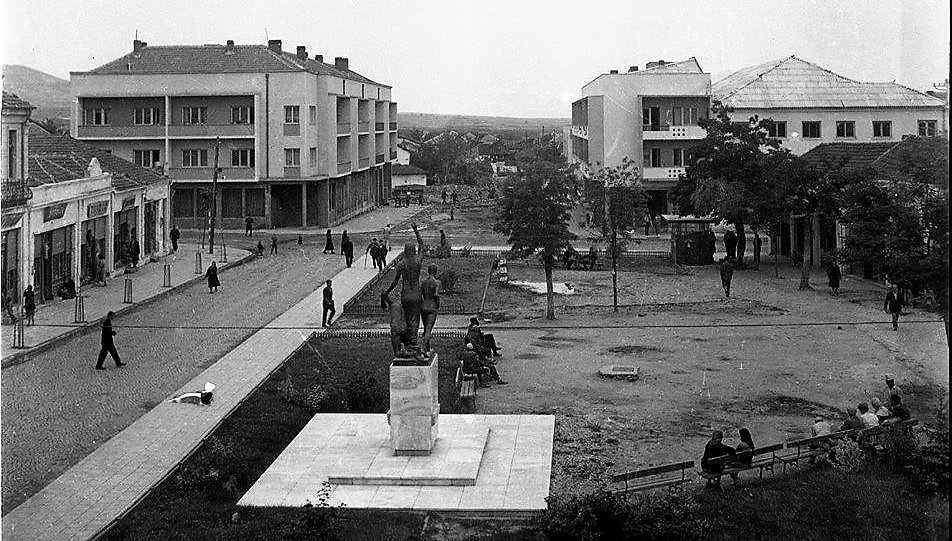 Стари фотографии на Кавадарци-Плоштадот во Кавадарци