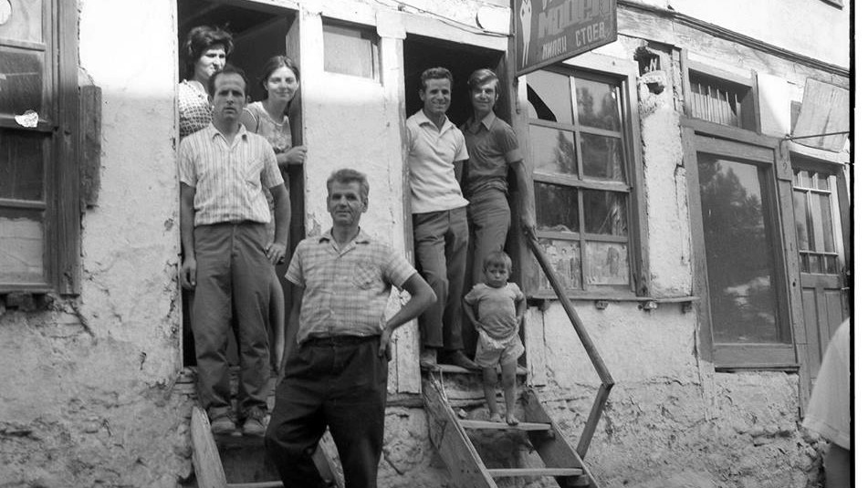 Стари фотографии на Кавадaрци-Стари дуќани од 1956 година