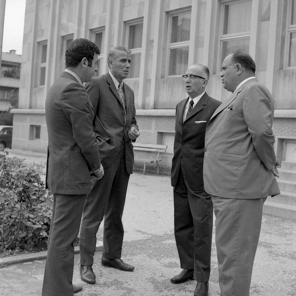 Стари фотографии на Кавадарци-Раководството на градот 1970 година