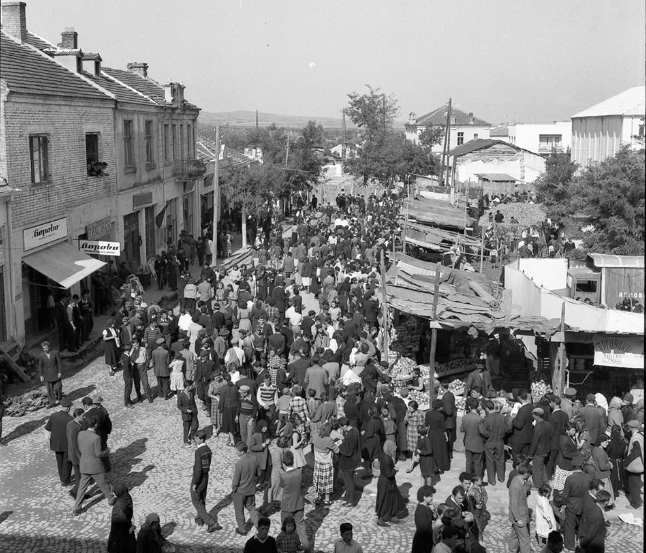 По трагите на старите фотографии