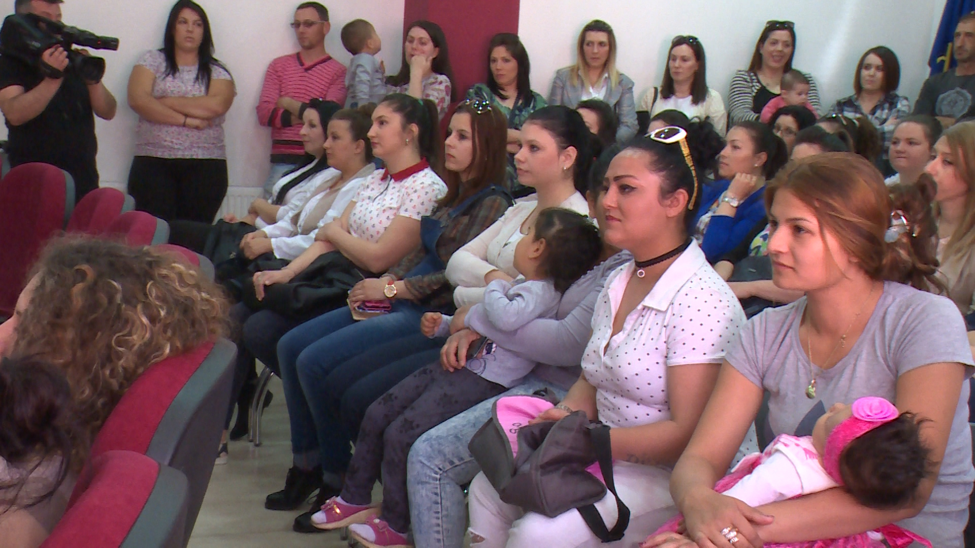 (Видео) Доделени 114 ваучери за новороденчиња во Неготино