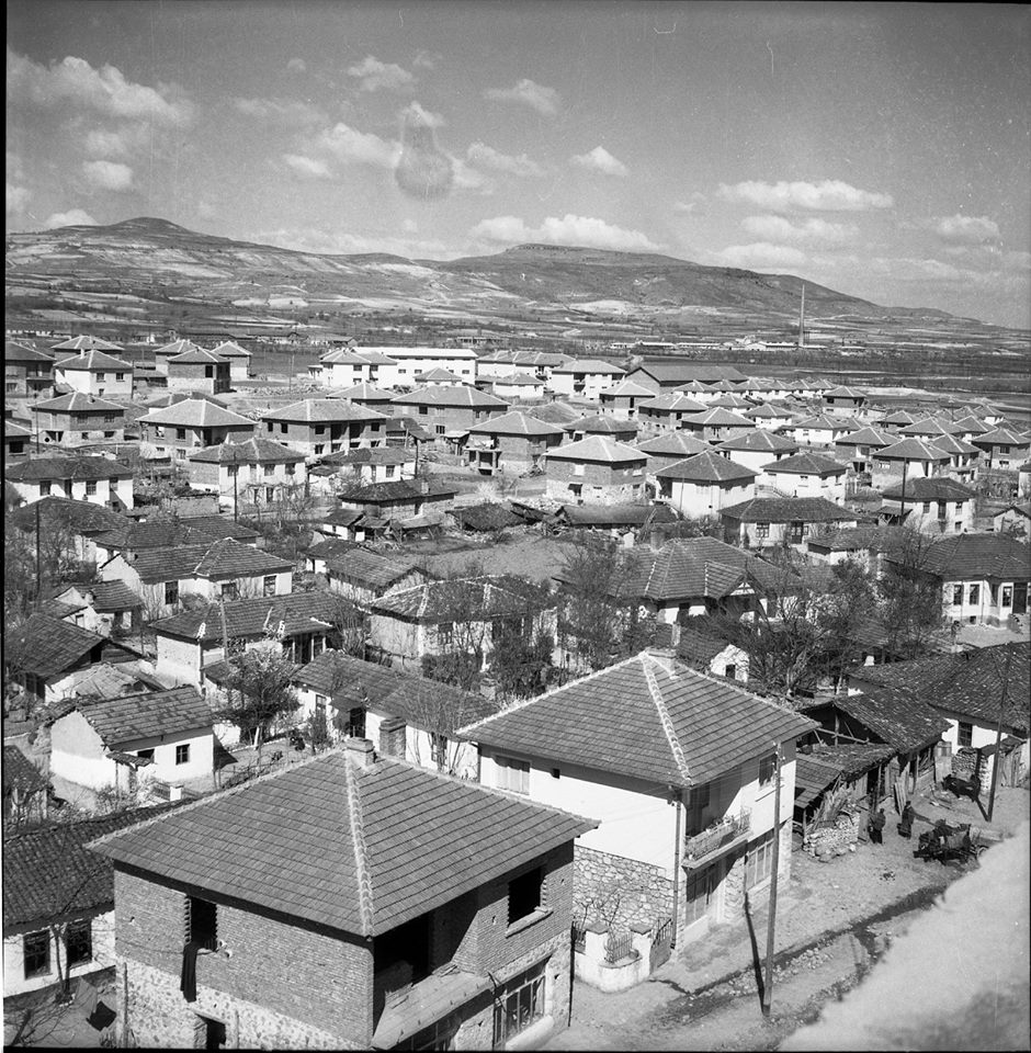 Стари фотографии на Кавадарци-Панорама 1956 година-нови куќи на „Илинденска“ 