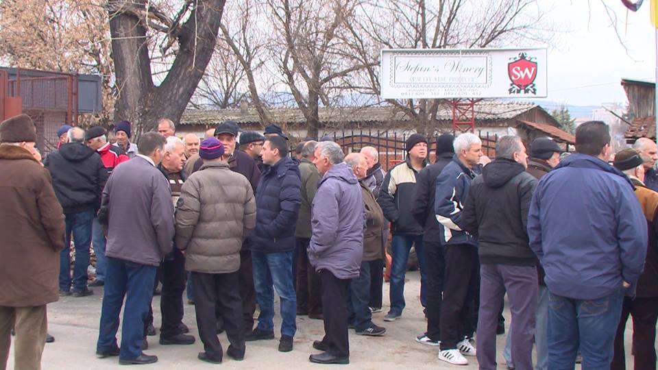 (Видео) Протест на лозарите за неисплатено грозје