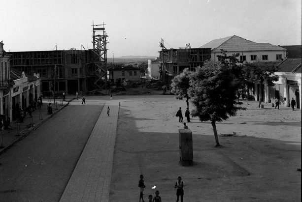 Стари фотографии на Кавадарци-плоштадот 1956 година