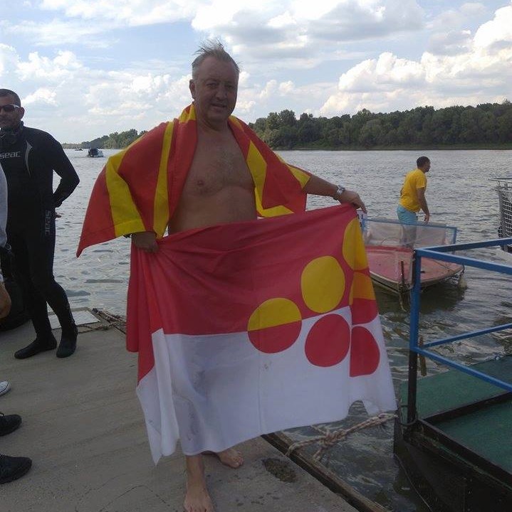 (Видео) Д-р  Бошко Илиев- маратонец  со животна енергија за пливање