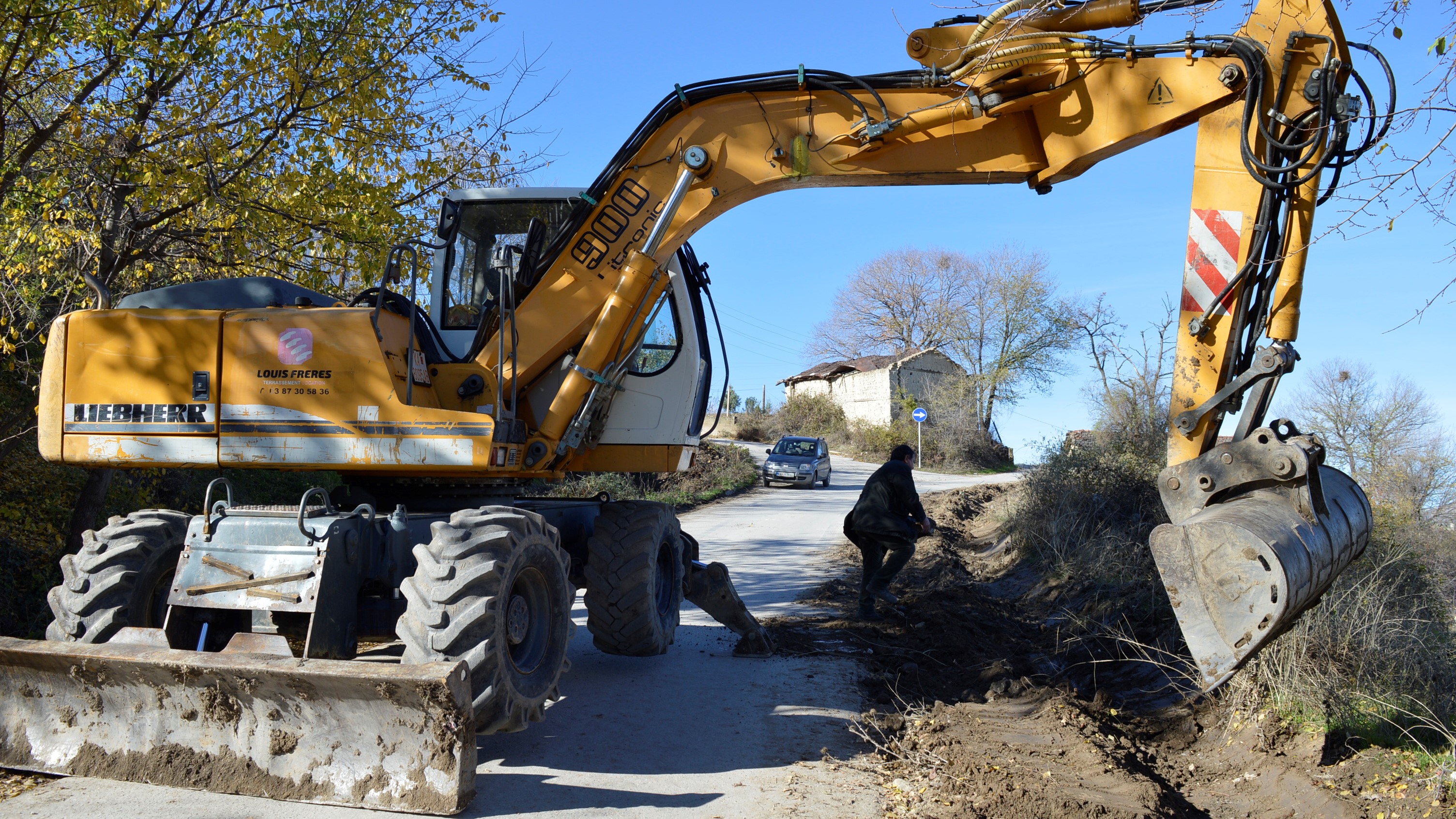 Ископ на канавки и чистeње на сливниците на локалните патишта