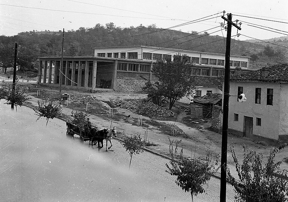 Стари фотографии на Кавадарци-ДТВ Партизан-изградба 1956-година 