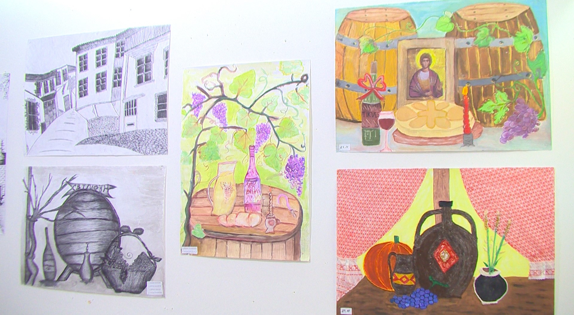 /Видео/ Изложба на цртежи и колажи на ученици од ООУ„Димката А Габерот„-Кавадарци и Ваташа.