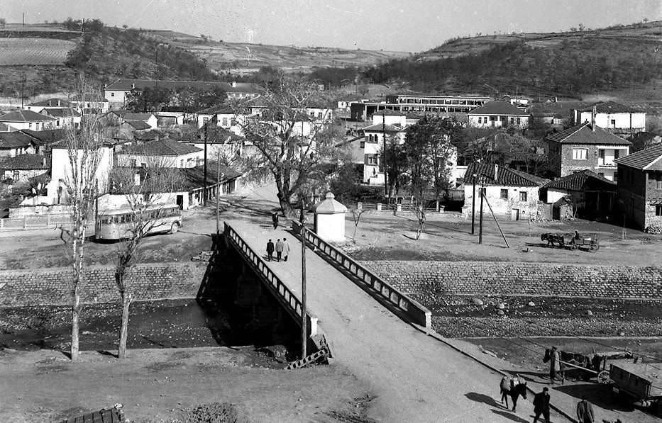 По трагите на старите фотографии