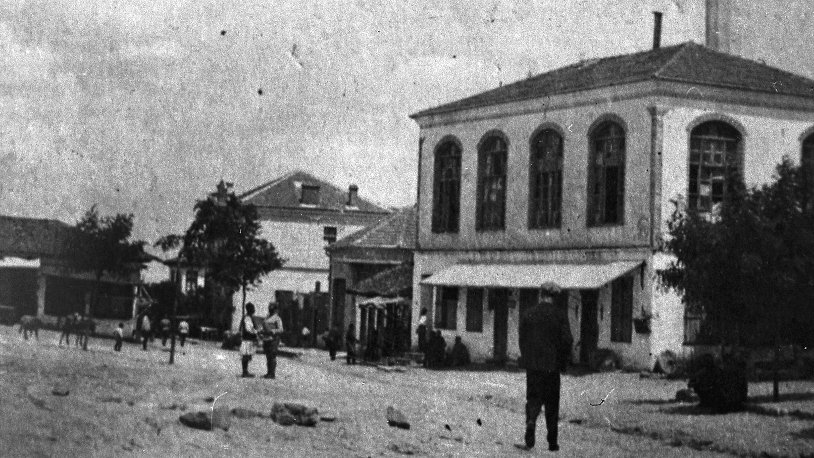 Стари фотографии на Кавадарци–првата аптека 1927 година