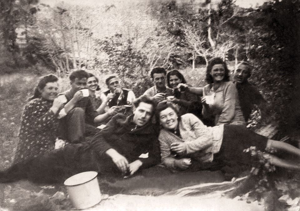 Стари фотографии на Кавадарци-Бадеви во Паркот 1943 година 