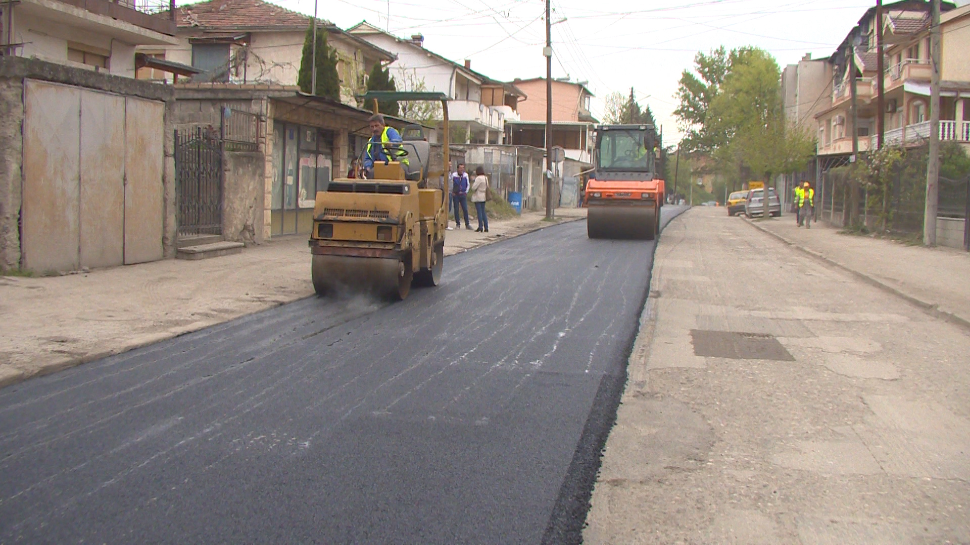 ( ВИДЕО )Се асфалтира улицата  „Страшо Пинџур“