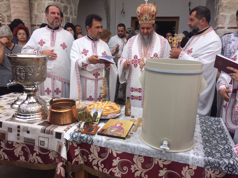 ВЛАДИКАТА АГАТАНГЕЛ СЕ ПОМОЛИ ЗА ДУШИТЕ НА ЗАГИНАТИТЕ ВО НЕВРЕМЕТО