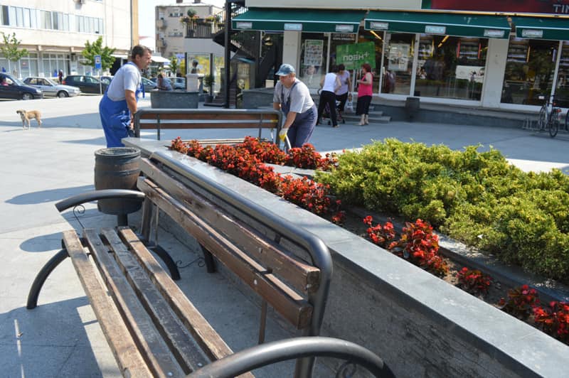 Oпштина Кавадарци / Урбана опрема  во центарот на градот и уредување со зеленило 