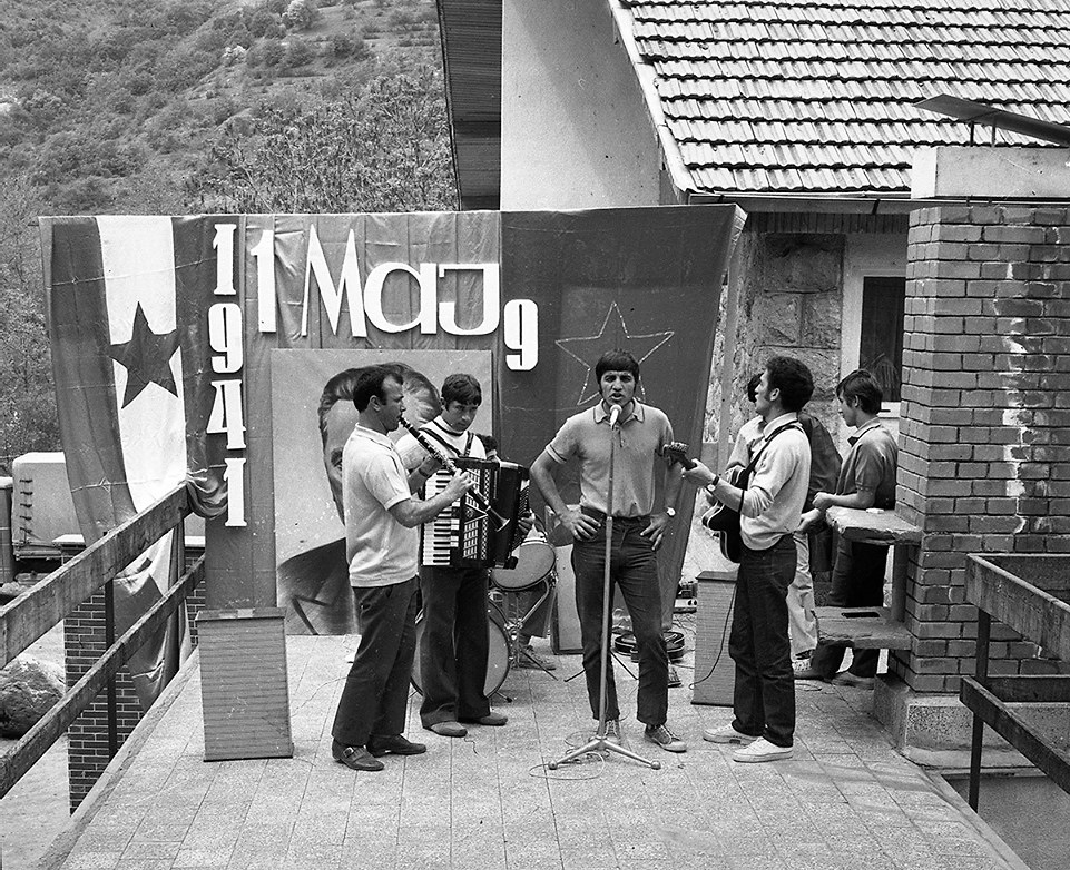 Стари фотографии на Кавадарци-Прoслава на 2 мај 1972 година