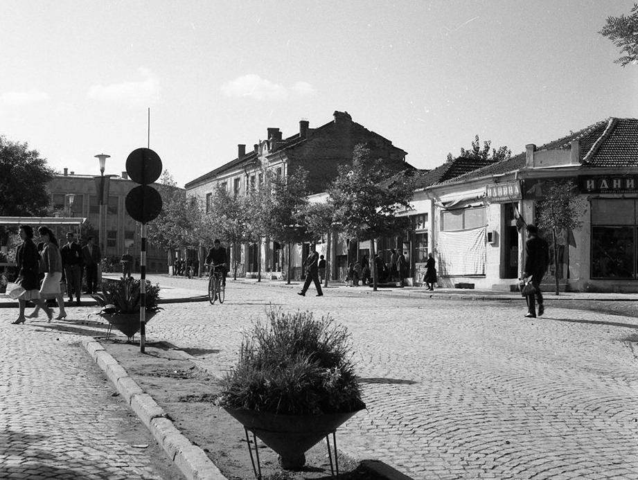 Стари фотографии на Кавадарци-Стариот плоштад од 1961-ва