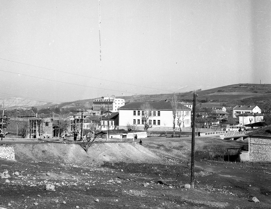 Стари фотографии на Кавадарци-Изградба на згради 1957-ма 