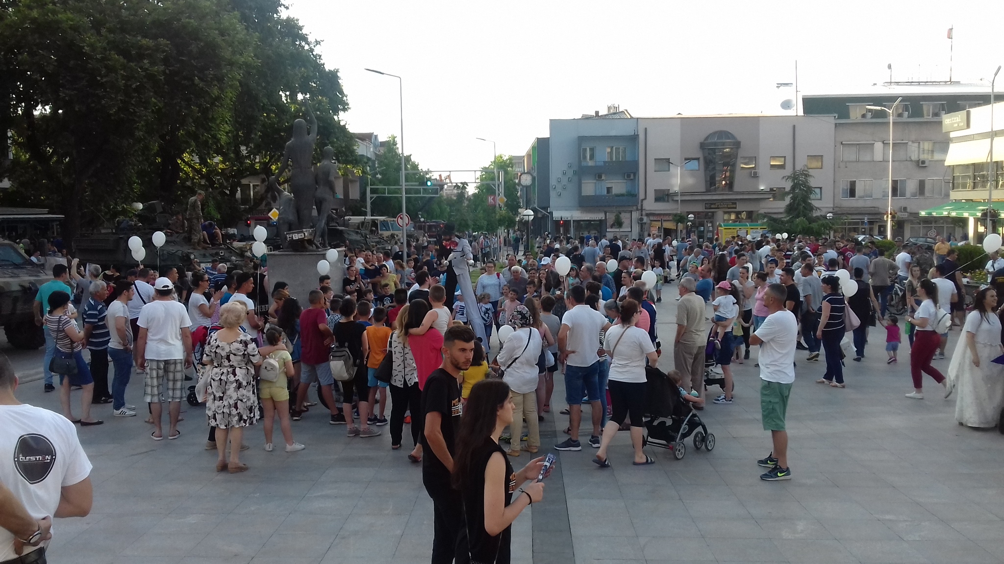 ( Видео ) Презентација на вооружување и опрема на Градскиот плоштад