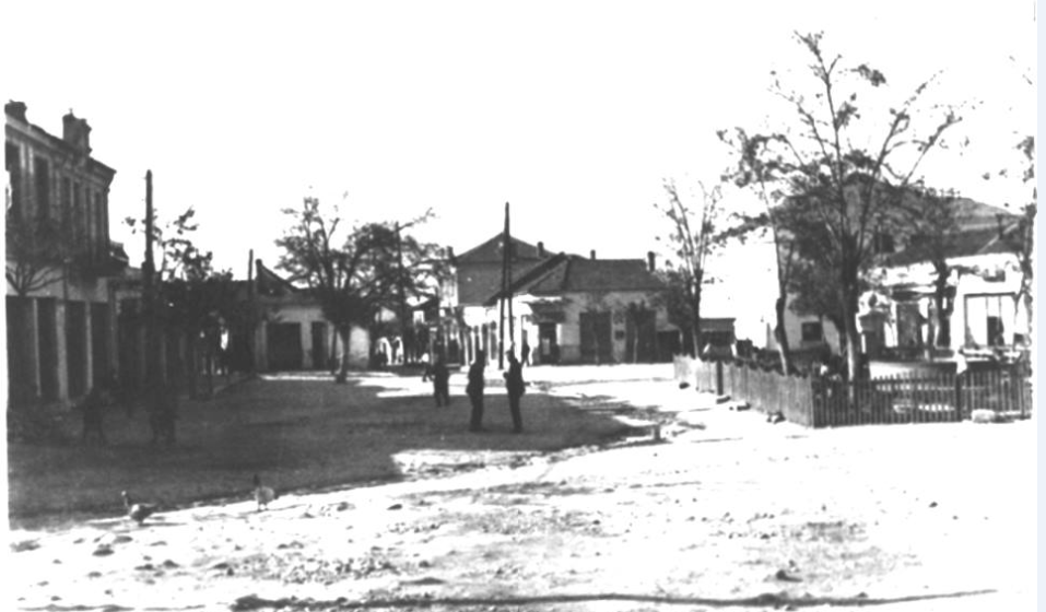 Стари фотографии на Кавадарци- Плоштадот 1949-година