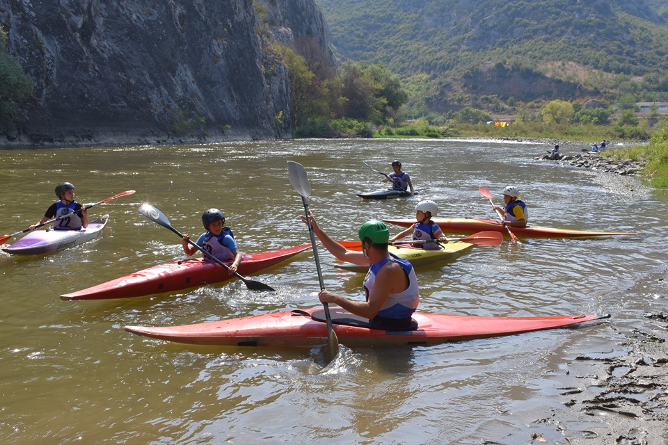 ( Видео ) Демир Капија / Отворен куп во кајак на диви води-слалом на реката Вардар 