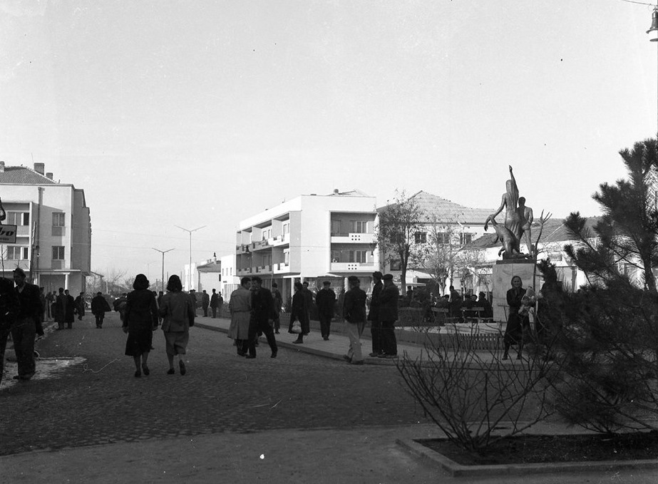 Стари фотографии на Кавадарци  - Есен во Кавадарци 1958 година
