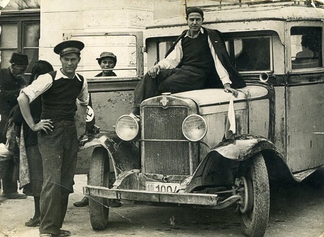 Стари фотографии на Кавадарци  - Првиот минибус