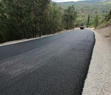 СЕ АСФАЛТИРА ПАТОТ ЛАДНО ДОЛЧЕ-СТРАГОВО- КРЊЕВО