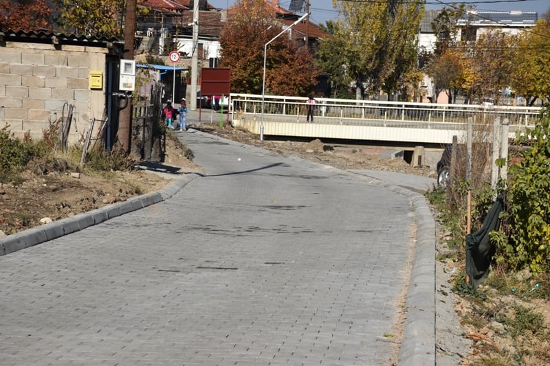 ПОПЛОЧЕНА  УЛИЦАТА КАЈ МОСТОТ „СЛОГА“