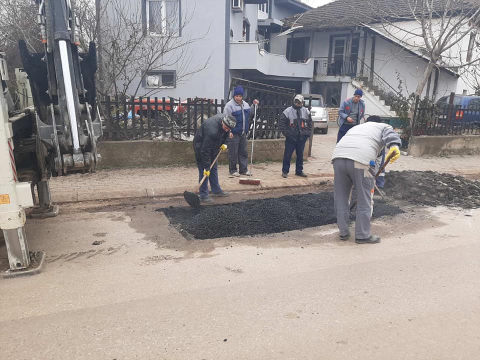 Санирање на ударни дупки во Возарци