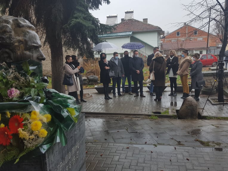 (видео) ЦВЕЌЕ НА БИСТАТА НА СТРАШО ПИНЏУР