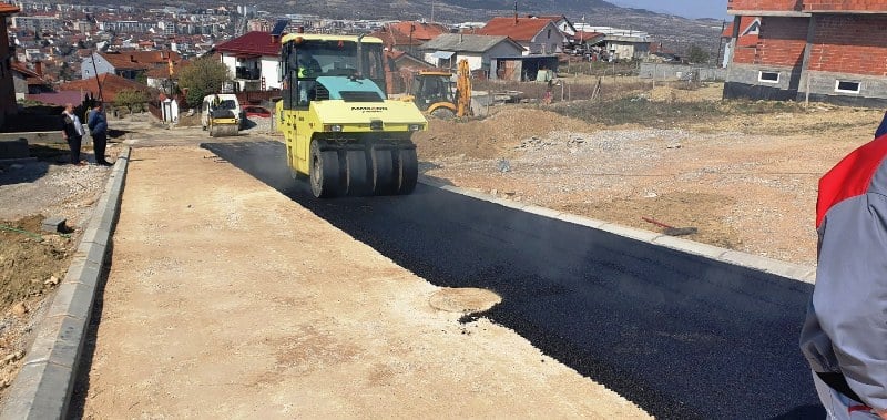 Асфалтирање на новата траса од ул. „Доне Попов“ 