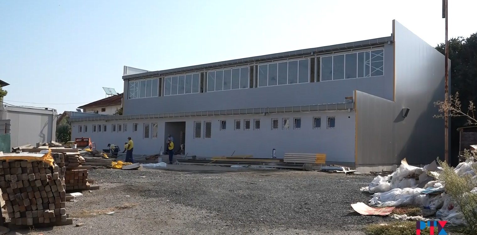 (Видео) ООУ „Страшо Пинџур“ во Кавадарци/ Реконструкциските работи при крај.
