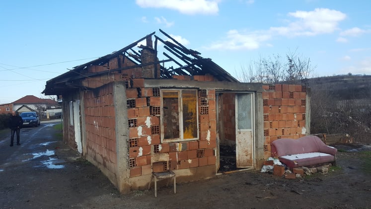 /ВИДЕО/ ЌЕ ИМ СЕ ПОМОГНЕ НА ОПОЖАРЕНИТЕ СЕМЕЈСТВА ВО СЕЛО ВОЗАРЦИ