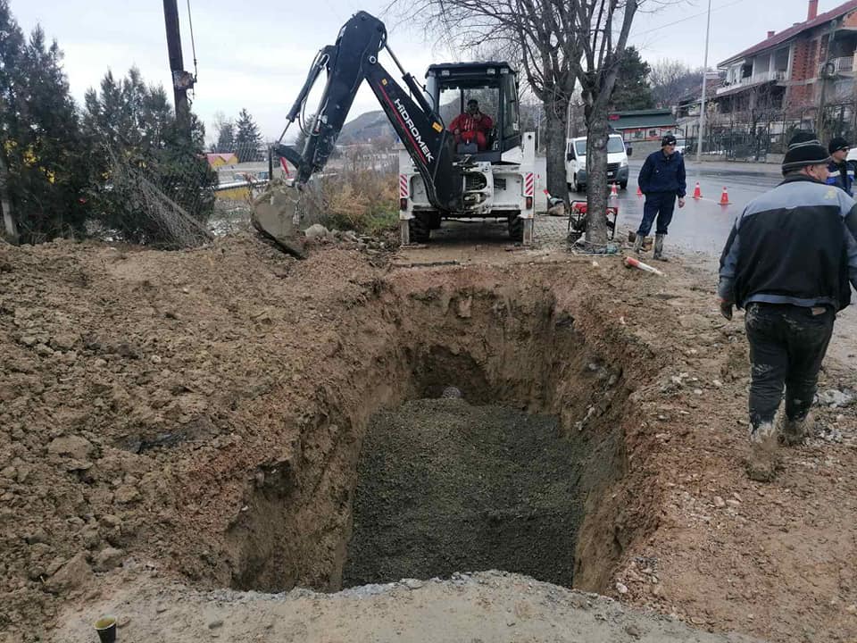 ЈП КОМУНАЛЕЦ ВО АКЦИЈА-Отстранет голем дефект на „Шишка„