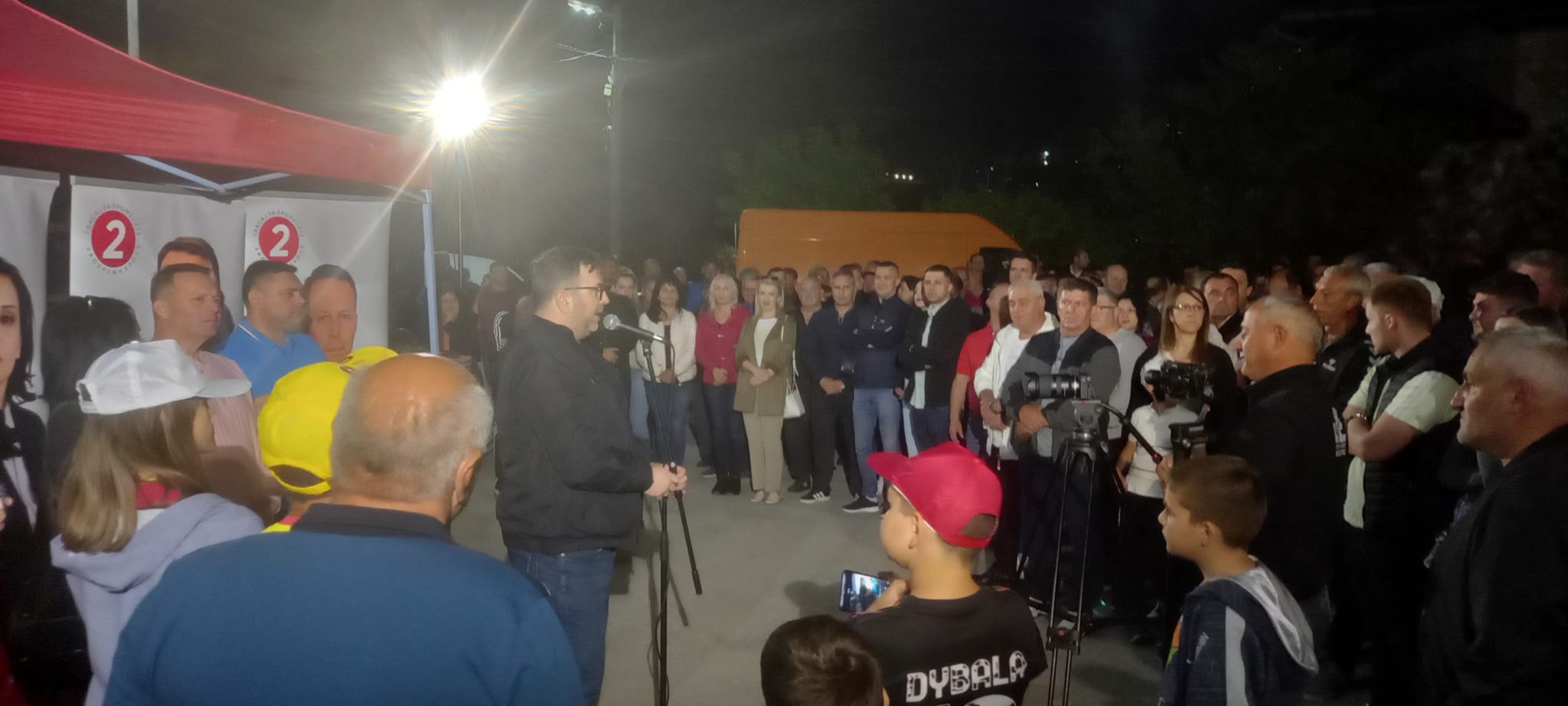 /Видео/ Предизборен мини митинг  на Коалицијата „Македонија повторно твоја,, на  ВМРО-ДПМНЕ во УЗ„Киро Крстев„